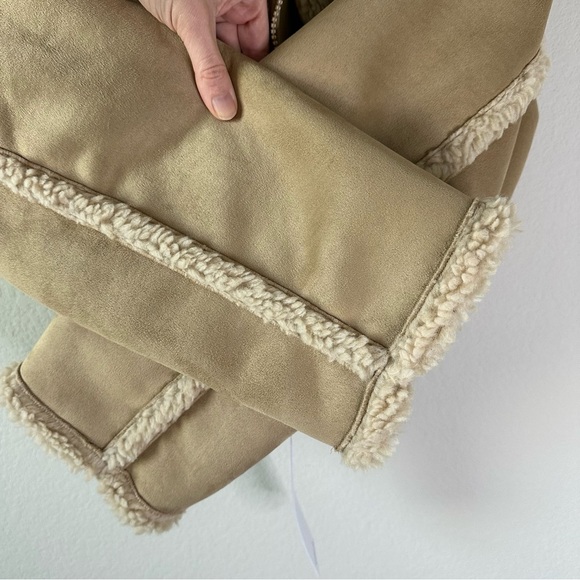 NWT ALO YOGA Faux Shearling Snowfall Cropped
Jacket - Woodland Tan SZ S - Picture 8 of 11